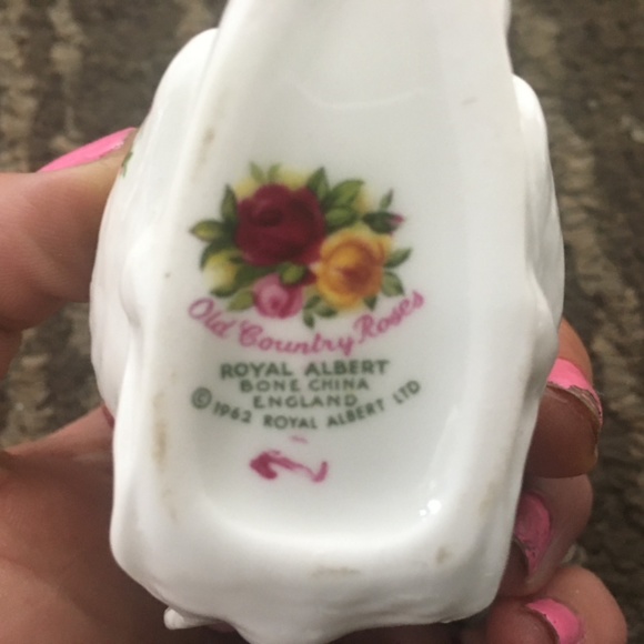 OLD COUNTRY ROSES - Picture 4 of 10